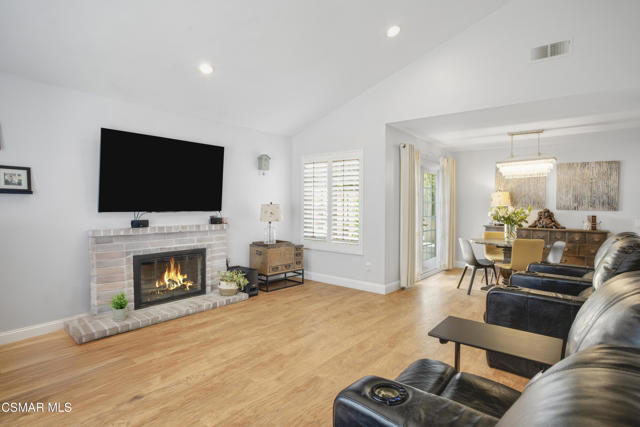 30836 Overfall Drive, Westlake Village CA: https://media.crmls.org/mediaz/4a5578d6-9997-42c5-876d-93507fff5c51.jpg