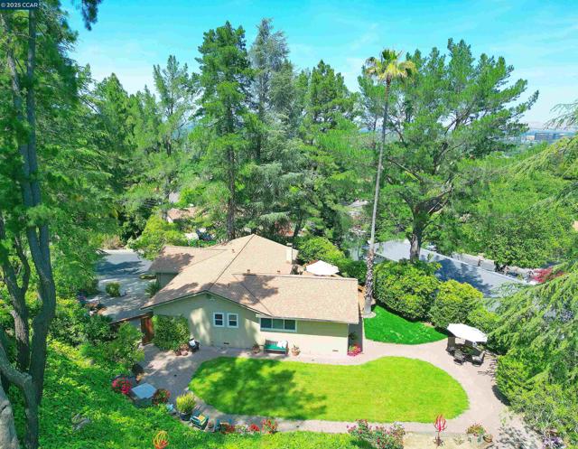 911 Sousa Drive, Walnut Creek CA: https://media.crmls.org/mediaz/4a55fffd-dd42-4558-a56c-aa547913a70e.jpg