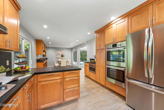 1253 Willsbrook Court, Westlake Village CA: https://media.crmls.org/mediaz/4a560faf-cdd9-4a23-9d54-f90d9a7364b0.jpg