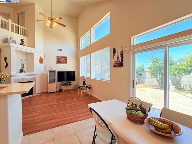 1322 Emerson Dr, Pittsburg CA: https://media.crmls.org/mediaz/4a566094-fc23-4d69-a428-b0b523ca58b8.jpg