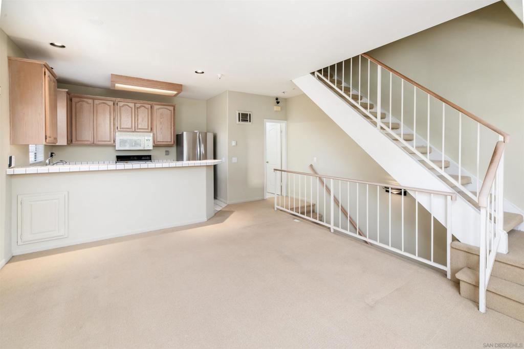 919 W Lewis St - photo 6