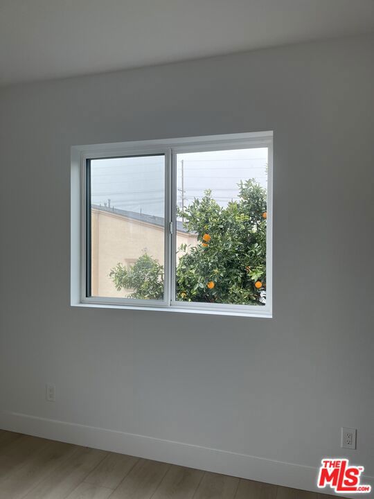 212 E 29th Street, Los Angeles CA: https://media.crmls.org/mediaz/4a56fdf6-1bd5-46d4-afba-a8884d797520.jpg