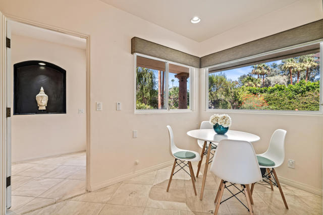 835 N Avenida Palmas, Palm Springs, CA 92262