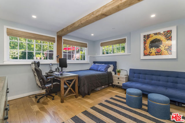 2205 Beverly Glen Place, Los Angeles CA: https://media.crmls.org/mediaz/4a576b1c-e283-4eff-840f-8278f2f0ad58.jpg
