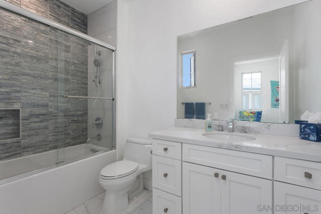 12410 Aria Ct, Poway CA: https://media.crmls.org/mediaz/4a57c7a0-9611-40f4-8a46-1ded721ecc27.jpg
