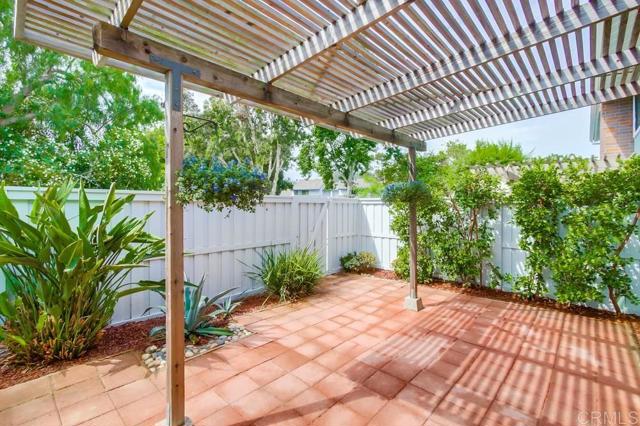 8037 Caminito Mallorca, La Jolla CA: https://media.crmls.org/mediaz/4a585084-37dd-468d-a95d-37260104a9a0.jpg