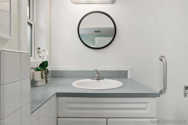 6307 Via Maria, La Jolla CA: https://media.crmls.org/mediaz/4a585edd-9b5a-4074-bc60-e9797760013b.jpg