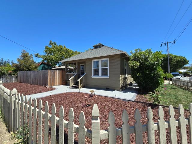 38 Monterey Street, San Juan Bautista CA: https://media.crmls.org/mediaz/4a593771-09b6-496b-8ca5-56d82cd10c95.jpg