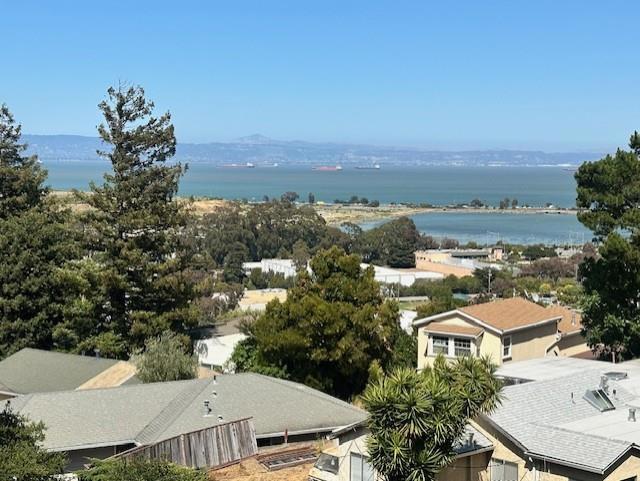 253 Humboldt Road, Brisbane CA: https://media.crmls.org/mediaz/4a59646c-61f6-4672-a314-00b0ac63c873.jpg