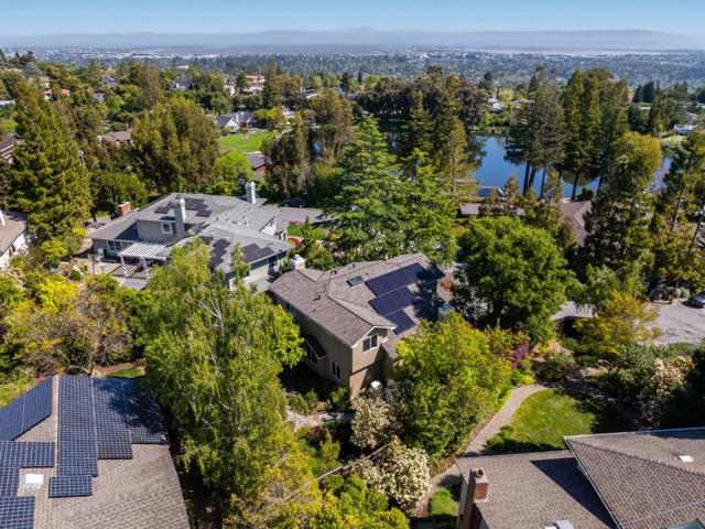 992 Lakeview Way, Redwood City CA: https://media.crmls.org/mediaz/4a597db1-5010-4756-84d3-7caa155cbfff.jpg
