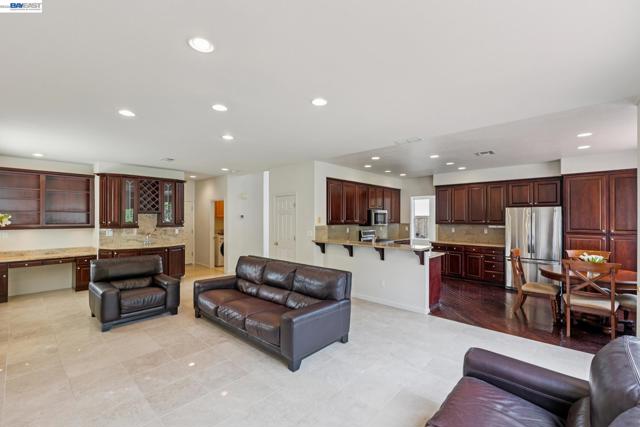 Image 17 of 51 For 25318 Buckeye Dr