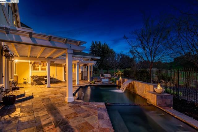 1569 Via Di Salerno, Pleasanton CA: https://media.crmls.org/mediaz/4a5a0b19-c5c6-41c7-905f-8a3c00dad46f.jpg