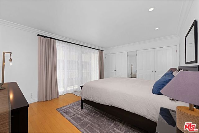 20 1/2 NORTHSTAR Street, Marina del Rey CA: https://media.crmls.org/mediaz/4a5a5e90-8e30-487f-b3a9-c55e42b3b8c0.jpg