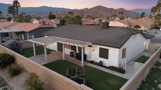 45180 Debbie Drive, La Quinta CA: https://media.crmls.org/mediaz/4a5b38b7-aeac-4d75-b6f7-46531525e2f0.jpg
