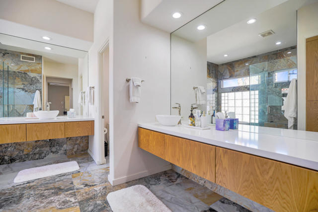 371 Tomahawk Drive, Palm Desert CA: https://media.crmls.org/mediaz/4a5b45cd-a1fe-490d-8d70-c8db9a3238b9.jpg
