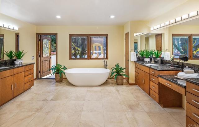 Detail Gallery Image 17 of 28 For 2202 Mountain Vista Dr, Encinitas,  CA 92024 - 5 Beds | 3/1 Baths