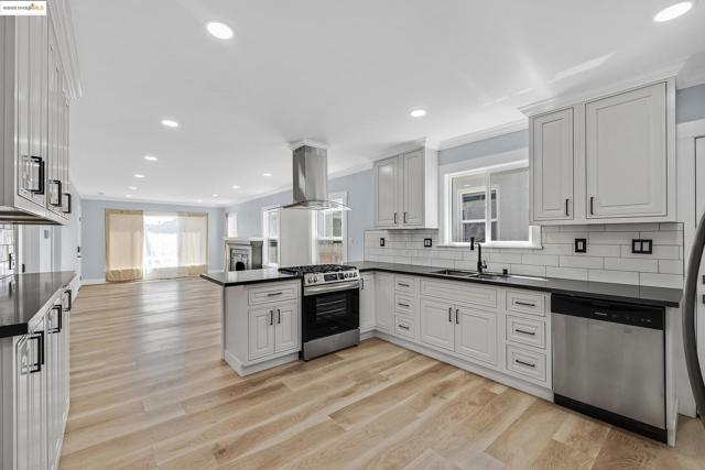 2427 67th Ave, Oakland CA: https://media.crmls.org/mediaz/4a5c0aef-0780-404e-9cb1-68623fcb28fb.jpg