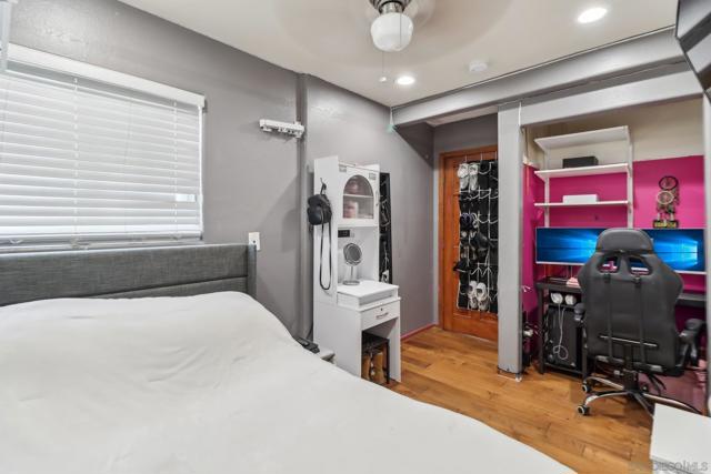 529 Olivewood Ter, San Diego CA: https://media.crmls.org/mediaz/4a5c7e51-94f2-4d7a-94e6-c18887b59b7c.jpg