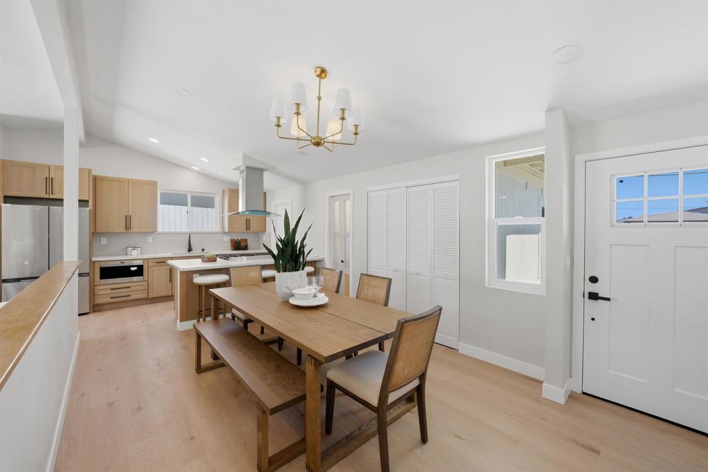 https://media.crmls.org/mediaz/4a5ce513-648c-4c69-b3c8-1ea261f228fe.jpg?preset=X-Large