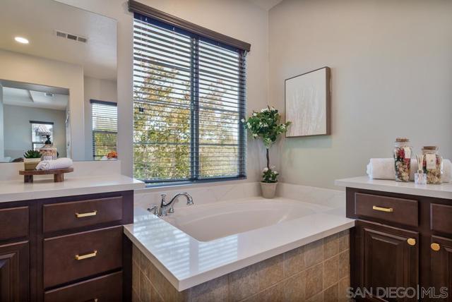 8297 Katherine Claire Lane, San Diego CA: https://media.crmls.org/mediaz/4a5ceee0-e85e-4108-a68f-77c75acfdacf.jpg