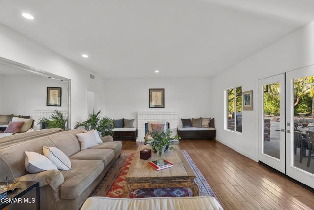 29845 Vista Del Arroyo, Agoura Hills CA: https://media.crmls.org/mediaz/4a5d284b-bb45-40b7-857f-f5e2cd234194.jpg