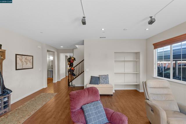 3826 Danbury Way, Fairfield CA: https://media.crmls.org/mediaz/4a5d3dd4-25f9-41ef-8960-260f1819bb92.jpg