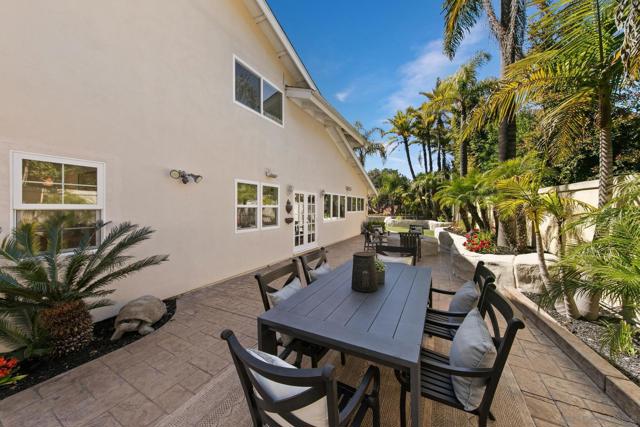 6937 Paseo Laredo, La Jolla CA: https://media.crmls.org/mediaz/4a5d4cab-b34f-41a8-a1b7-088bd61f12a2.jpg