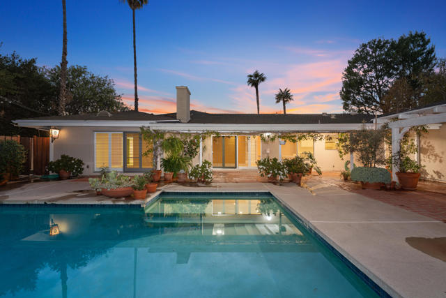 16445 Garvin Drive, Encino CA: https://media.crmls.org/mediaz/4a5da07a-3dd0-46df-9425-5e511c04bb1d.jpg