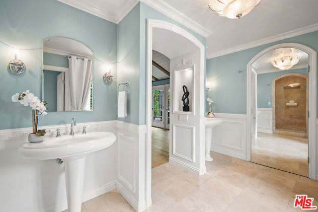 2005 Chilton Drive, Glendale CA: https://media.crmls.org/mediaz/4a5e66ec-d8a3-4144-969b-23ebb897c8ff.jpg