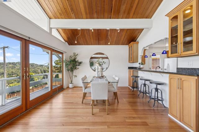 2140 Pullman Ave, Belmont CA: https://media.crmls.org/mediaz/4a5f25ef-f255-448e-a0a5-50c66a167d8e.jpg