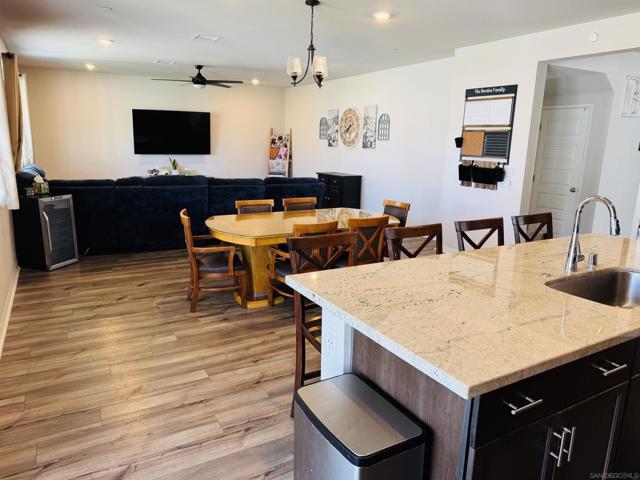 28223 Citrus Ct, Valley Center CA: https://media.crmls.org/mediaz/4a5f8ae1-55cf-4131-8773-84881839d996.jpg