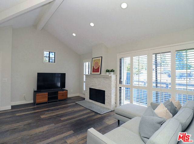 7306 Quill Drive, Downey CA: https://media.crmls.org/mediaz/4a5f8f72-d45c-4131-b134-bdf2639a0f4f.jpg