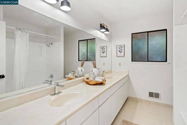131 Clover Hill Court, Danville CA: https://media.crmls.org/mediaz/4a5f91bb-b023-47f1-a131-fc1e8c8965c4.jpg