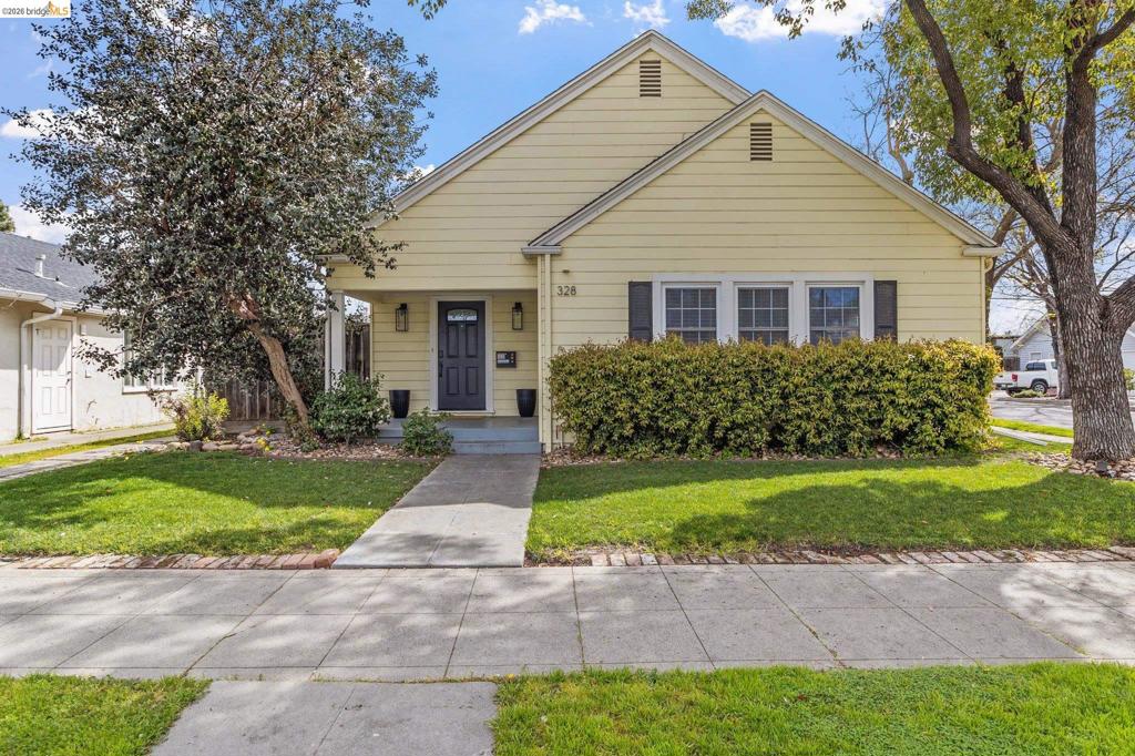 328 W Walnut St