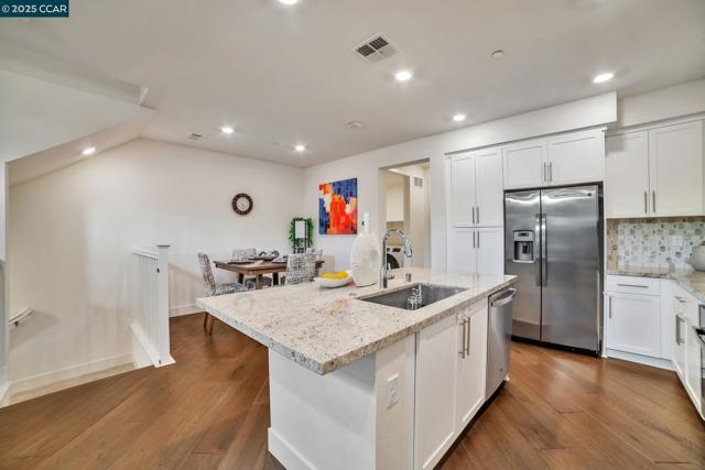 33103 Via Vicenza, San Ramon CA: https://media.crmls.org/mediaz/4a610560-0e19-4952-babd-7a2e90aff0ce.jpg