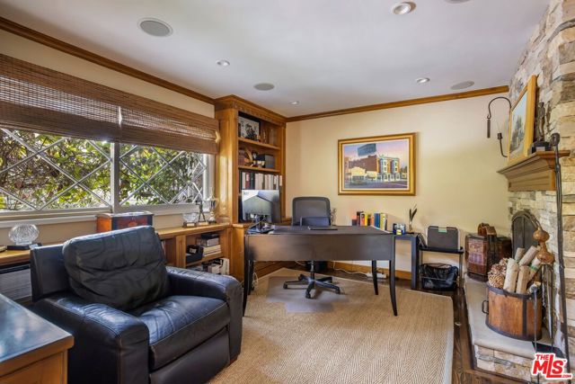 Drew Fenton | 585 Lorna Lane Los Angeles CA | MLS: 7287808