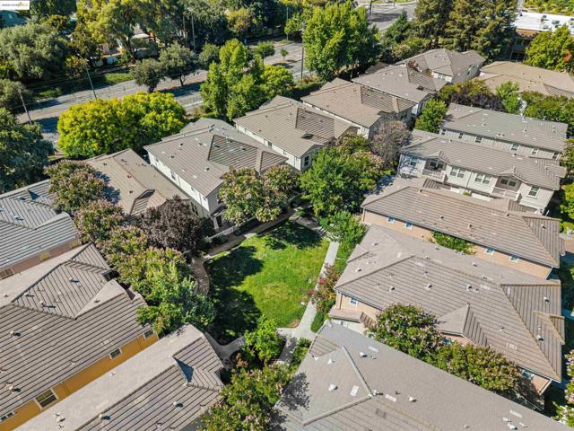 206 Hamlin Loop, Walnut Creek CA: https://media.crmls.org/mediaz/4a61eacc-7f13-4ed1-988a-bc20431b57b4.jpg