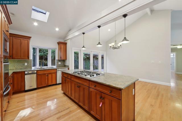 20 Broadmoor St, Moraga CA: https://media.crmls.org/mediaz/4a62287f-d559-42e7-aa44-e763f42b0de9.jpg