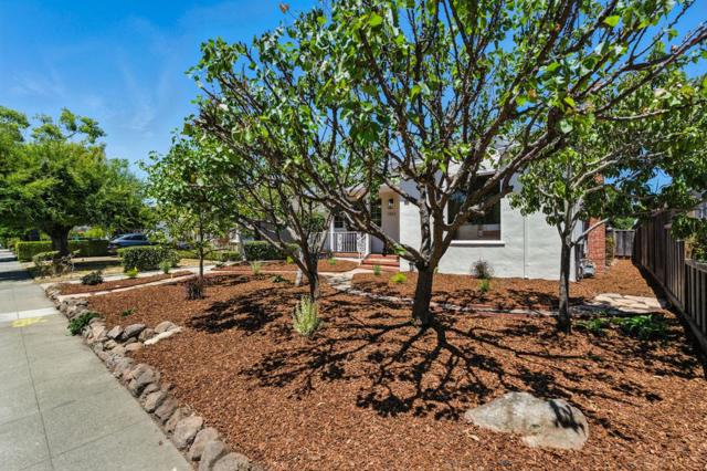 1513 Oak Street, San Mateo CA: https://media.crmls.org/mediaz/4a623cb2-b5fd-4b10-a3ec-e2768334538e.jpg