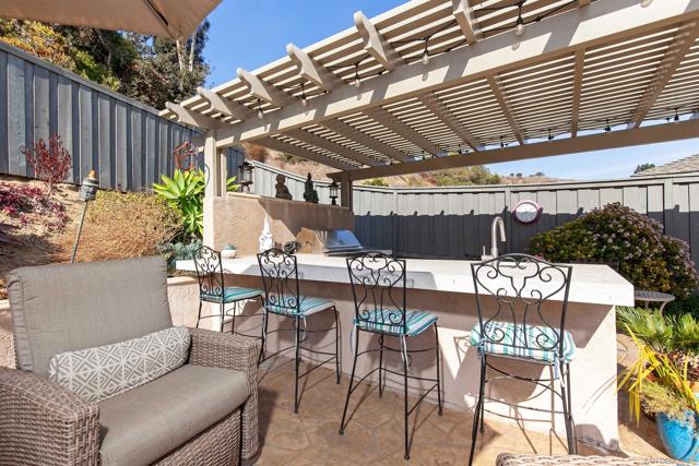4044 Via del Conquistador, San Diego CA: https://media.crmls.org/mediaz/4a625131-8a09-438e-a82b-81a5cf6e27c7.jpg