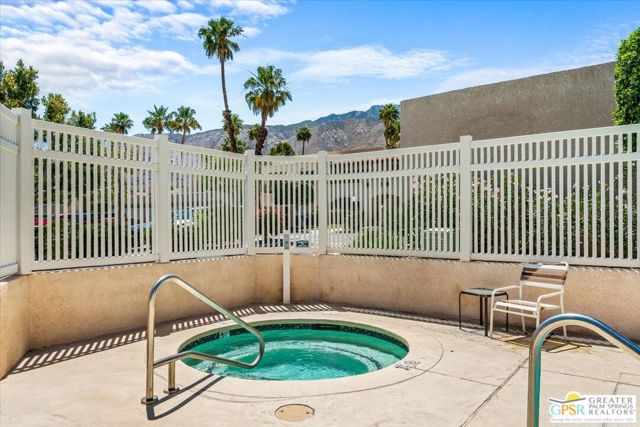 200 E Racquet Club Road, Palm Springs CA: https://media.crmls.org/mediaz/4a6280fe-30d0-43a8-91a6-45429cb9f529.jpg