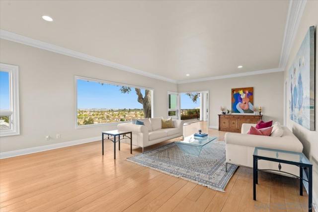 2205 Locust St, San Diego CA: https://media.crmls.org/mediaz/4a6288af-41ee-498a-b08c-62171743a8fb.jpg