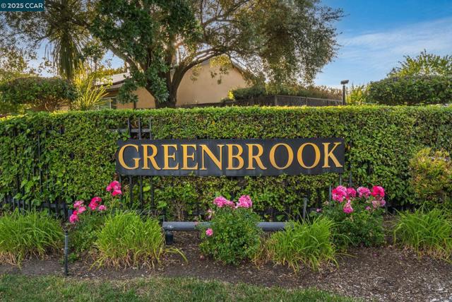 169 Larkwood Cir, Danville CA: https://media.crmls.org/mediaz/4a6361a1-34b2-4bf7-8c14-92a715232979.jpg