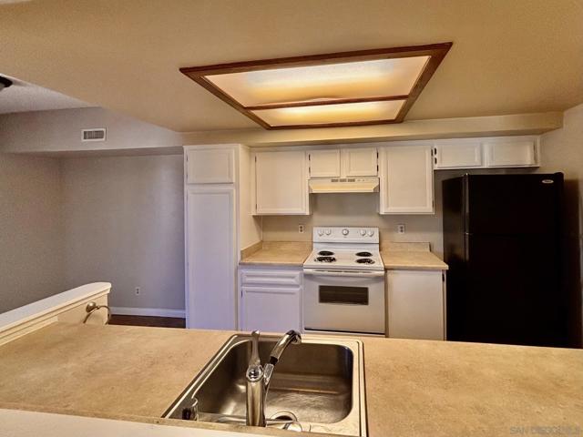 1040 E Washington Ave, Escondido CA: https://media.crmls.org/mediaz/4a636900-253a-4730-adf2-d0ad32a5f783.jpg