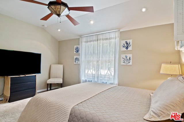 2299 Beverwil Drive, Los Angeles CA: https://media.crmls.org/mediaz/4a641a15-928e-4e42-814e-a62e25d16cd5.jpg