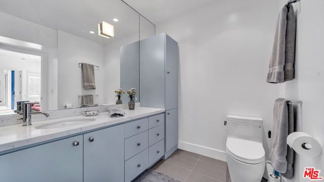 2461 Crest View Drive, Los Angeles CA: https://media.crmls.org/mediaz/4a646527-548c-40d2-b17f-c117f43c9e94.jpg
