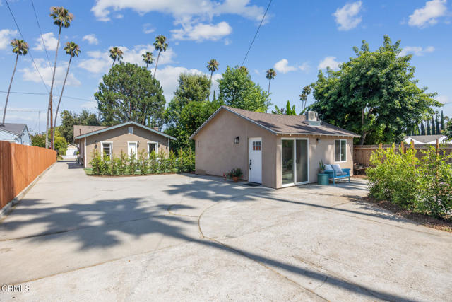 975 N Mentor Avenue, Pasadena CA: https://media.crmls.org/mediaz/4a64b5b6-fe70-4994-9c96-a17fb6932f56.jpg