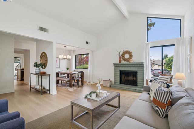 101 Carob Ln, Alameda CA: https://media.crmls.org/mediaz/4a6526b0-fdea-4041-9914-7155d9556908.jpg