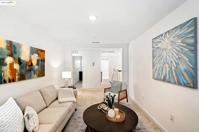 112 Willowrun Way, Oakley CA: https://media.crmls.org/mediaz/4a65b97f-77cf-4bfc-8607-6f04a48f3db7.jpg