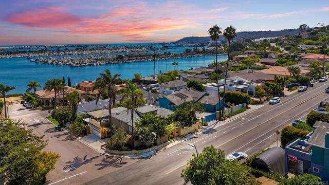 885 Rosecrans St, San Diego CA: https://media.crmls.org/mediaz/4a65b9b8-50de-4527-83f1-ecc69b02d177.jpg